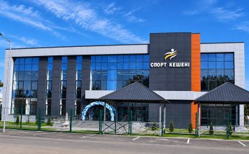 Жетісуда халықты спорт инфрақұрылымымен қамту деңгейі 70,5%-ға жетті: Алакөл ауданында жаңа спорт кешені ашылды