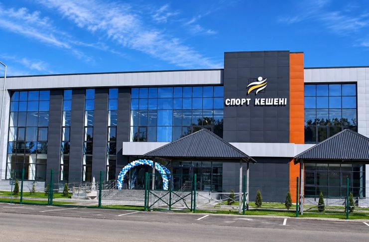 Жетісуда халықты спорт инфрақұрылымымен қамту деңгейі 70,5%-ға жетті: Алакөл ауданында жаңа спорт кешені ашылды