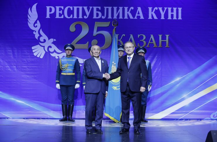 Республика күніне орай елуге жуық жетісулық мемлекеттік наградалармен марапатталды